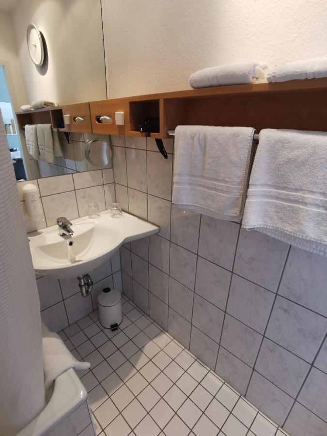 Max Hotel Duesseldorf Self-Check-In ภายนอก รูปภาพ