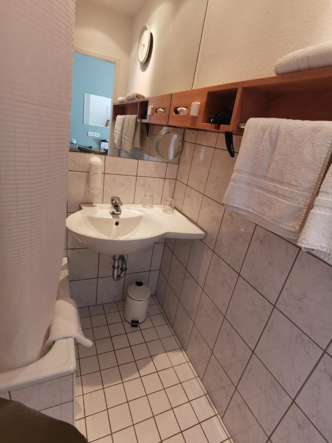 Max Hotel Duesseldorf Self-Check-In ภายนอก รูปภาพ