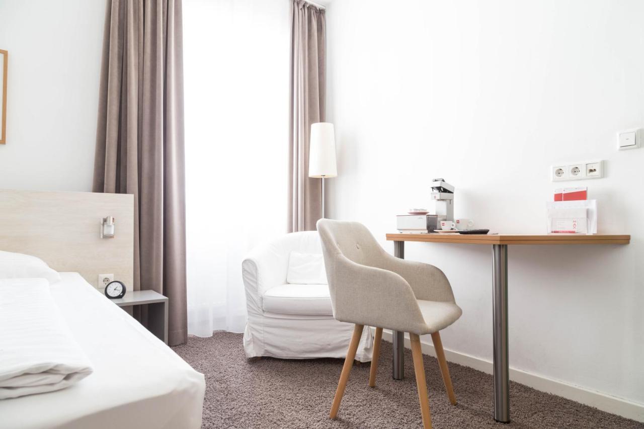 Max Hotel Duesseldorf Self-Check-In ภายนอก รูปภาพ