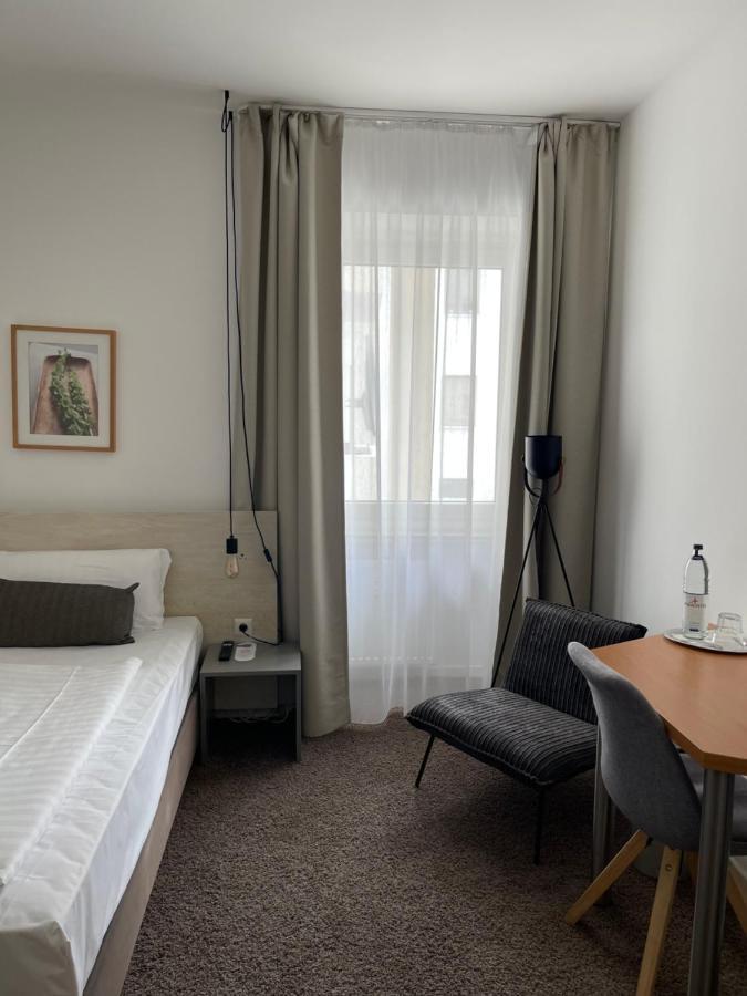 Max Hotel Duesseldorf Self-Check-In ภายนอก รูปภาพ