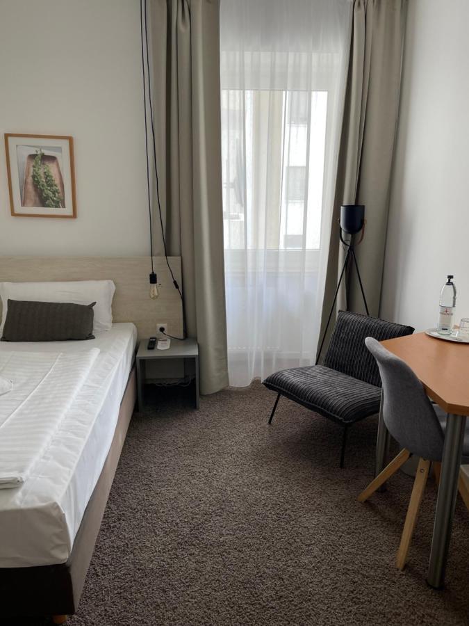 Max Hotel Duesseldorf Self-Check-In ภายนอก รูปภาพ