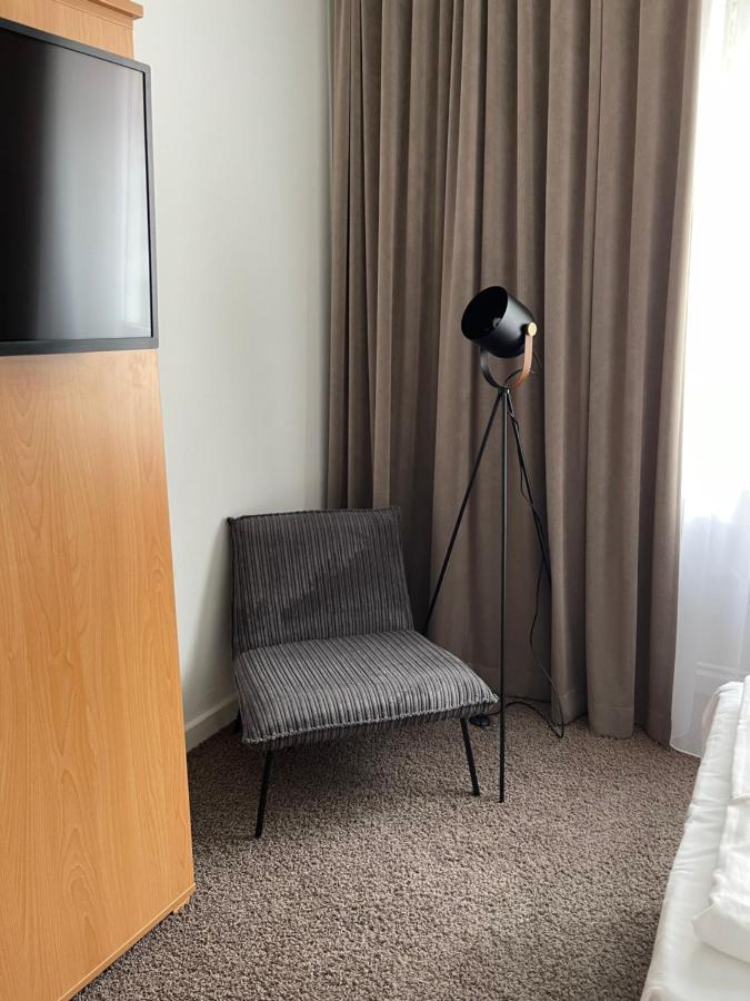 Max Hotel Duesseldorf Self-Check-In ภายนอก รูปภาพ