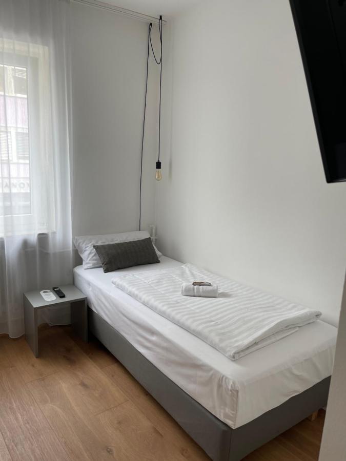 Max Hotel Duesseldorf Self-Check-In ภายนอก รูปภาพ