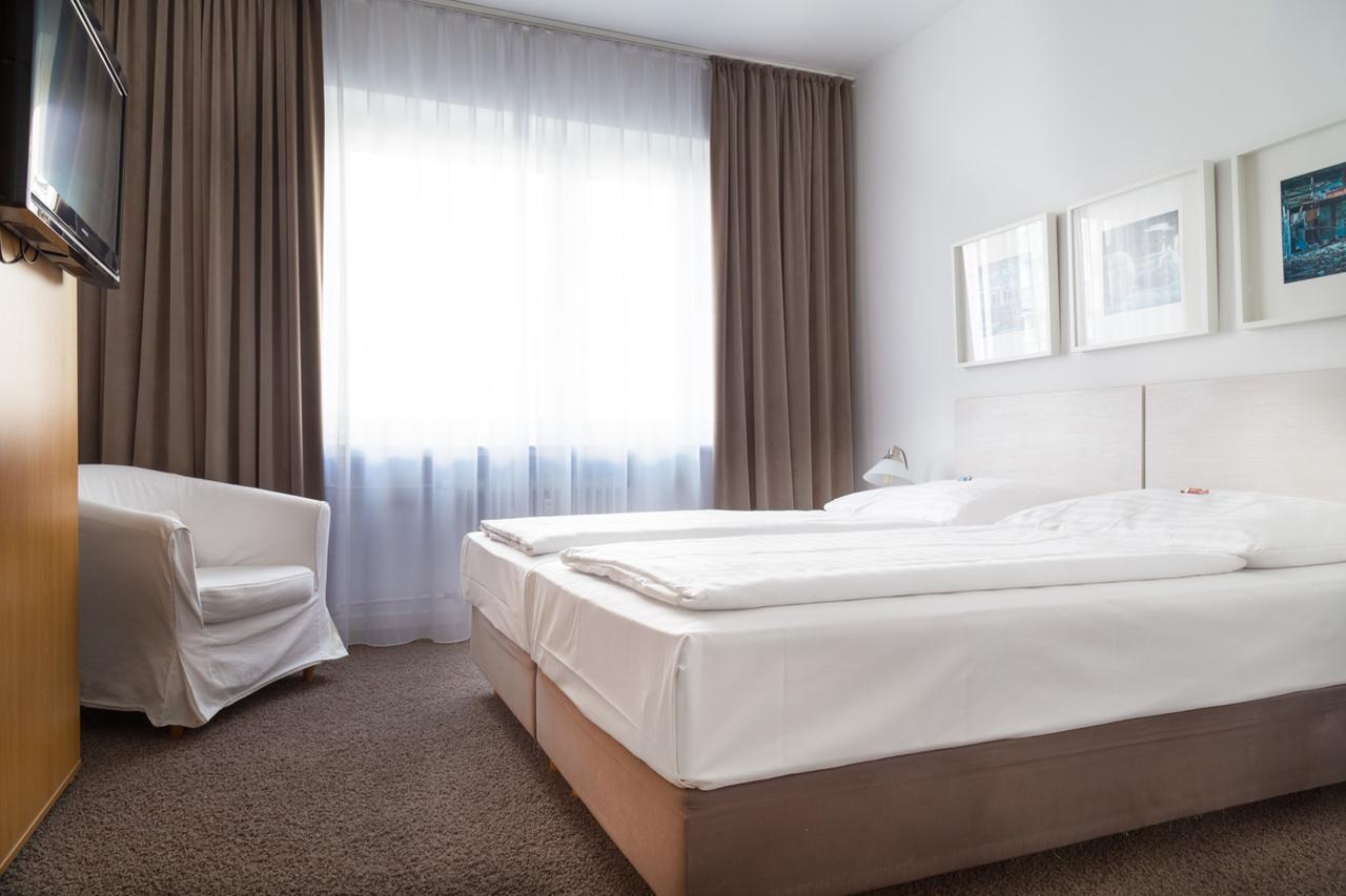 Max Hotel Duesseldorf Self-Check-In ภายนอก รูปภาพ