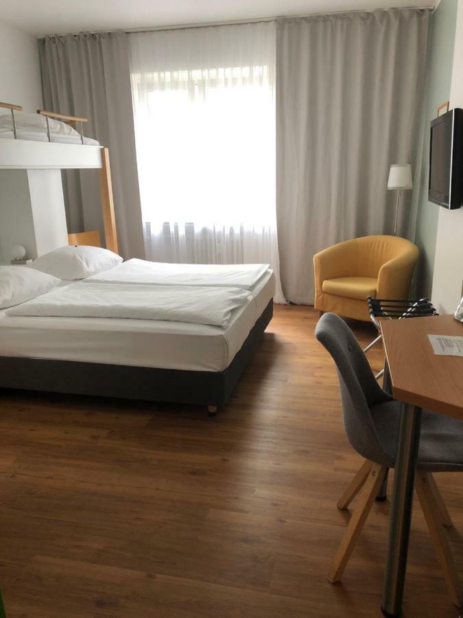 Max Hotel Duesseldorf Self-Check-In ภายนอก รูปภาพ