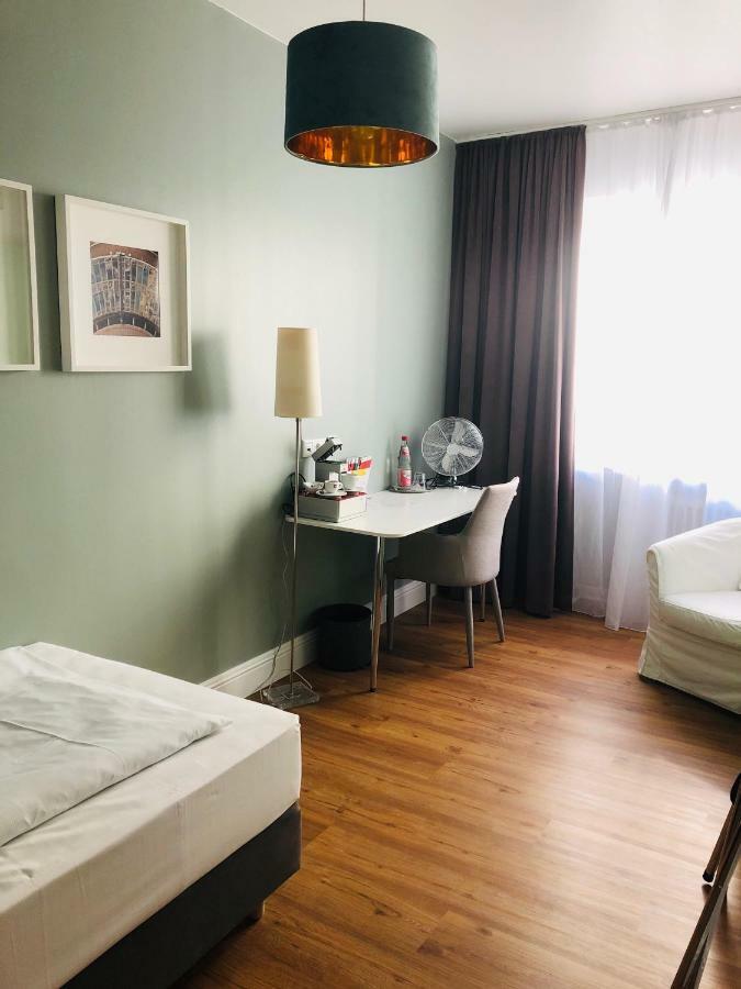 Max Hotel Duesseldorf Self-Check-In ภายนอก รูปภาพ