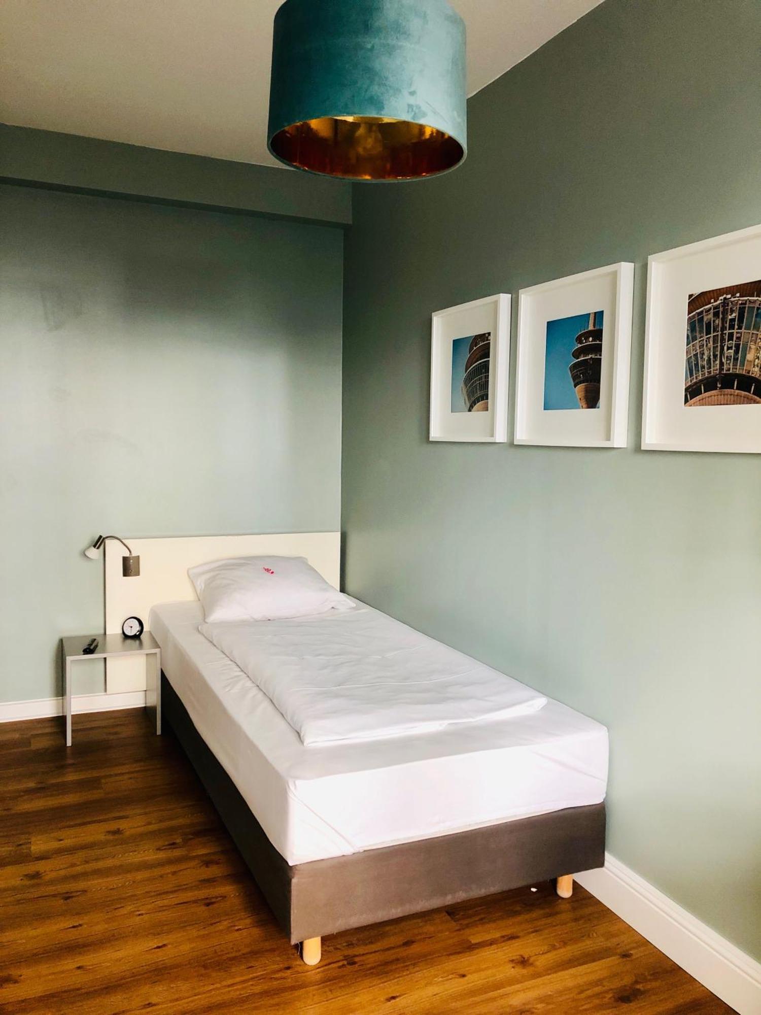 Max Hotel Duesseldorf Self-Check-In ภายนอก รูปภาพ