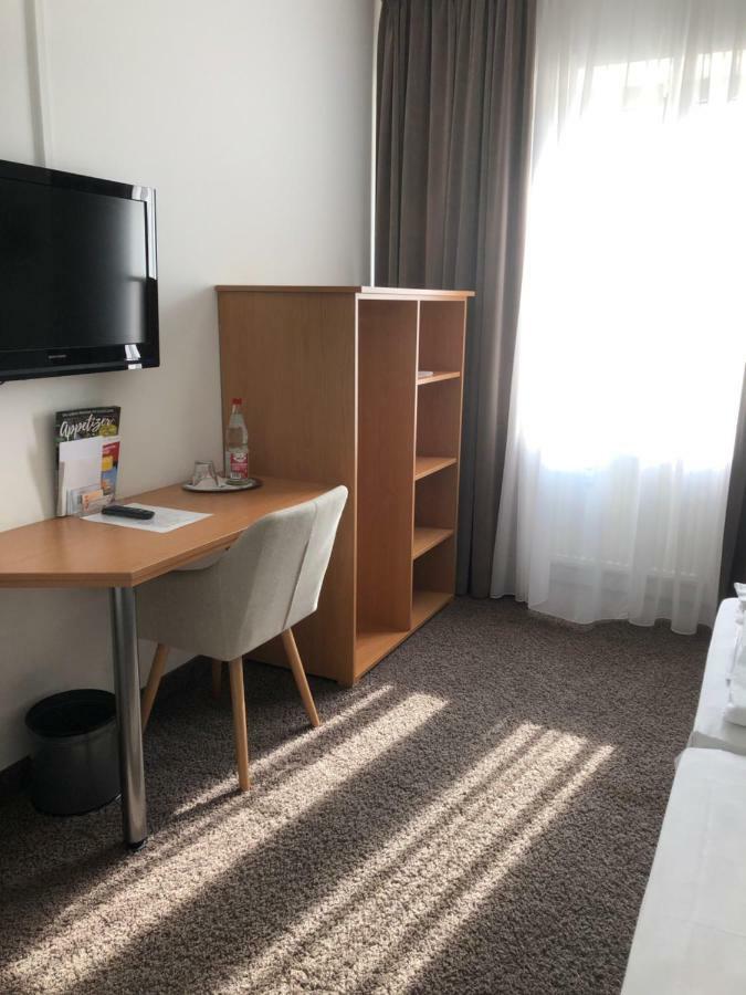 Max Hotel Duesseldorf Self-Check-In ภายนอก รูปภาพ